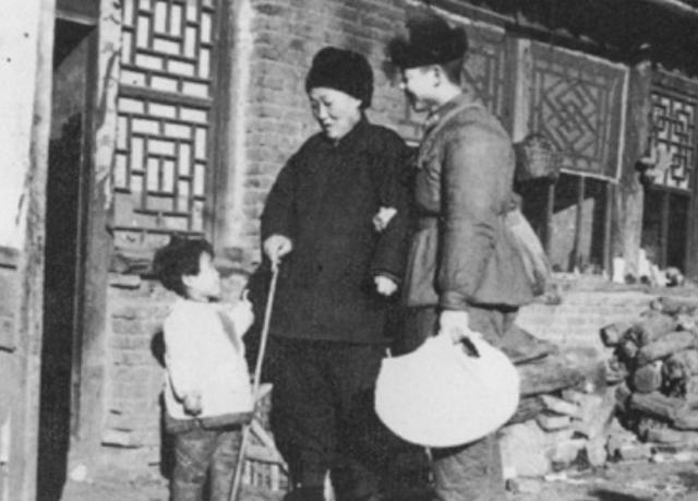张希诵读《向雷锋同志学习》作者：王胜利（图5）