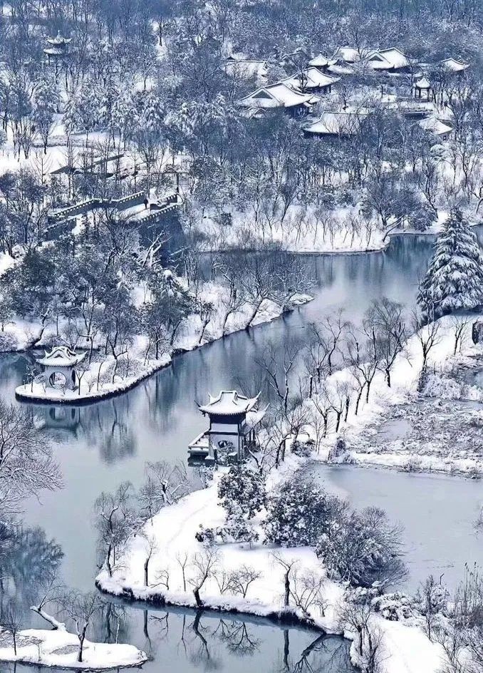 毓影《一抹清新》,金牌主播心里的鱼,编辑:宋梅【中国长江文学社】有声文学平台第2990期(图6)