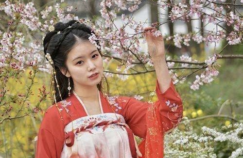【新诗大观】你的声音||文/惊鸿照影||诵/何三敏