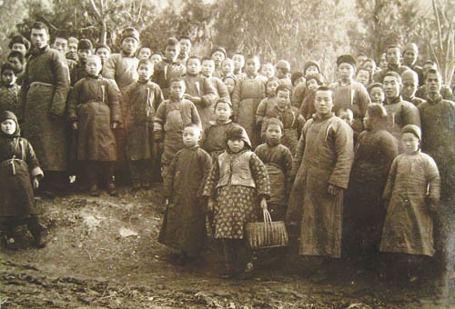 《勿忘国耻》华伯均诗歌欣赏,金牌主播静远,编辑:宋梅【中国长江文学社】有声文学平台第2998期(图5)