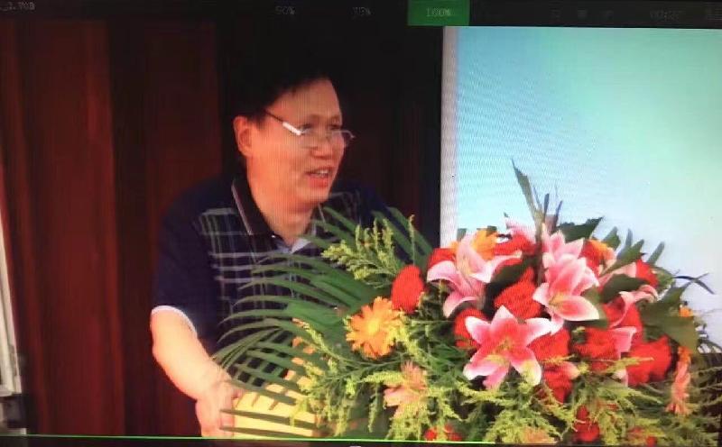 【海外诗译】精品双语合诵《我是一个兵》文|贾金桃、译|静好、审|任诚刚、合诵|杨军&薇薇、荐|高溪溪(图7)
