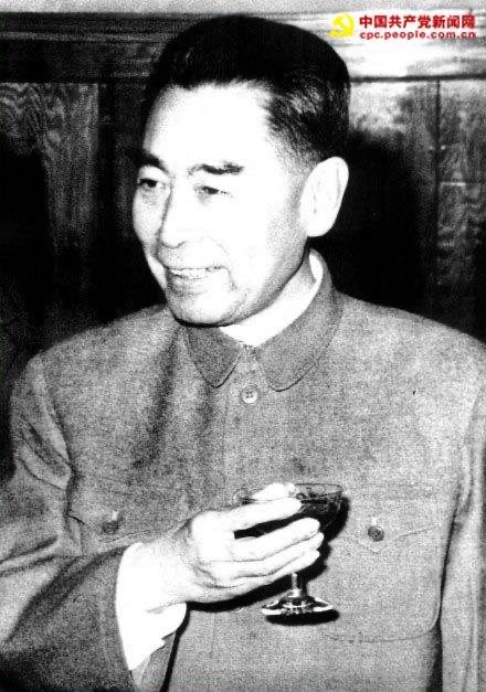 辽宁百运娇子朗诵艺术团倾情演绎静水流深的作品:周恩来颂|海外头条(图13)