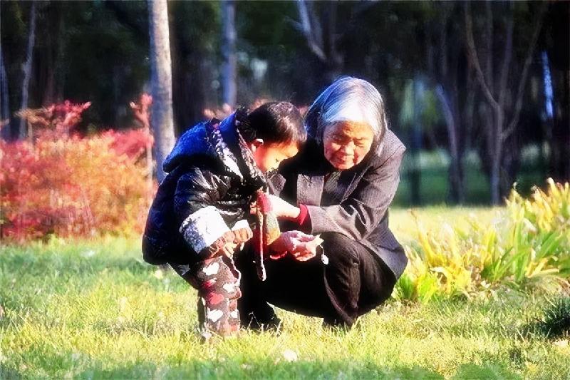 【新诗大观】一个女人的故事——陌生人||文/张道发||诵/李保红