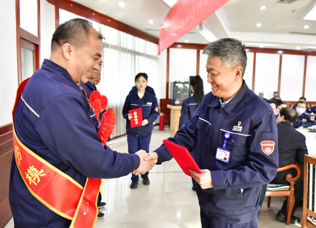 海化集团党委党史学习教育总结暨2022年工作会议强调——同心谱写海化转型跨越高质量发展新篇章(图6)
