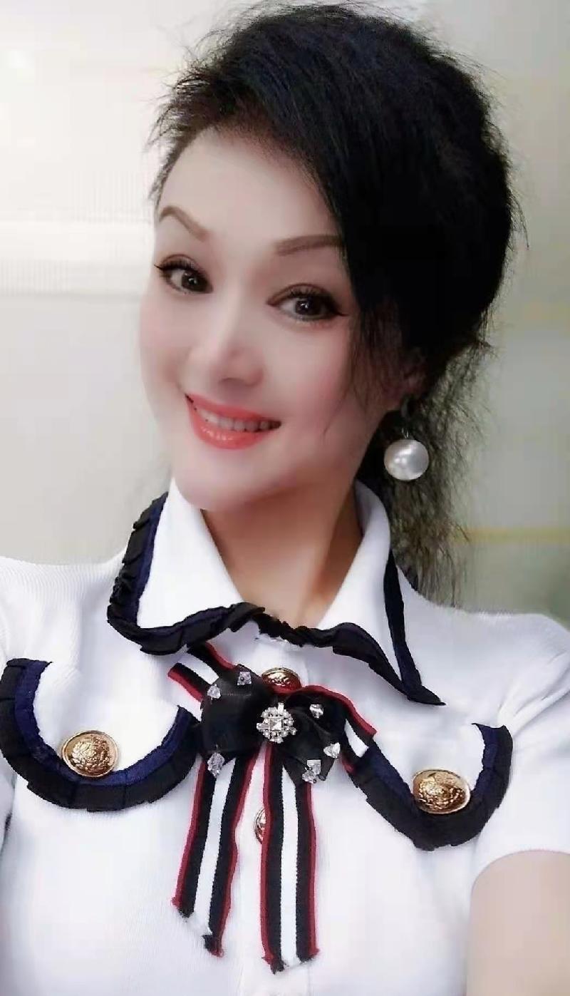 【海外诗译】精品双语诗《贺元宵》作者|冰凌(中国)、审译|魏红霞(中国)(图2)