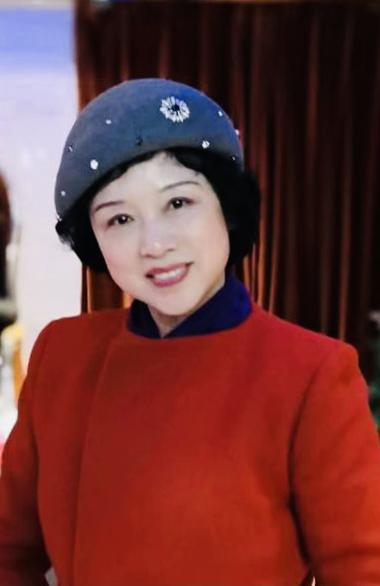 【海外诗译】精品双语合诵《莲的心事》作者|婉晴、译|Gerry、审|任诚刚、合诵|范丽萍&张淑琴(图9)