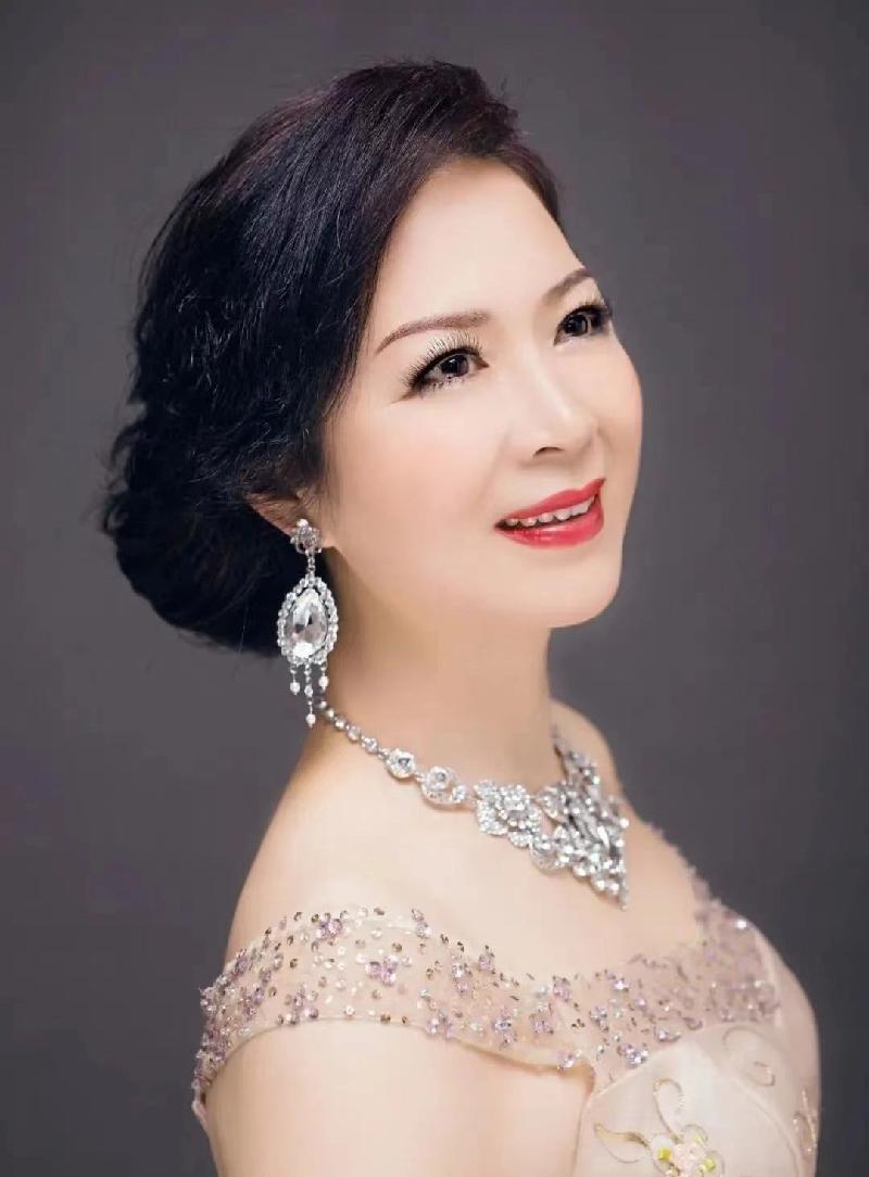 【海外诗译】精品双语合诵《莲的心事》作者|婉晴、译|Gerry、审|任诚刚、合诵|范丽萍&张淑琴(图8)