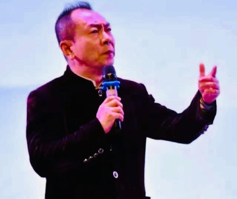 【海外诗译】精品双语合诵《和春天一起出发》作者|贾金桃、英译|静好、审译|任诚刚、合诵|焦露桐&薇薇(图8)