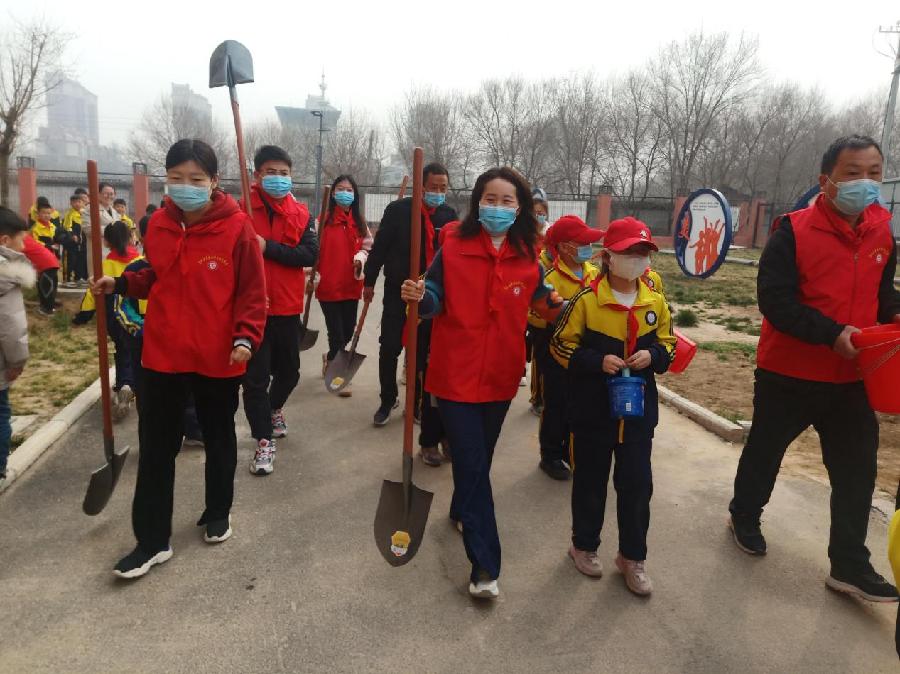 南和区幸福小学:亲手栽下一棵树,我与小树共成长——植树节活动||文/刘晓然(图8)