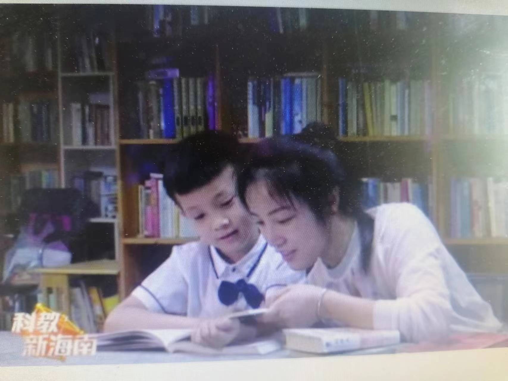 在夏天的身上搓出金丹(组诗8首)黄昭龙(中国诗歌学会、中国散文学会、中国少数民族作家协会会员等)