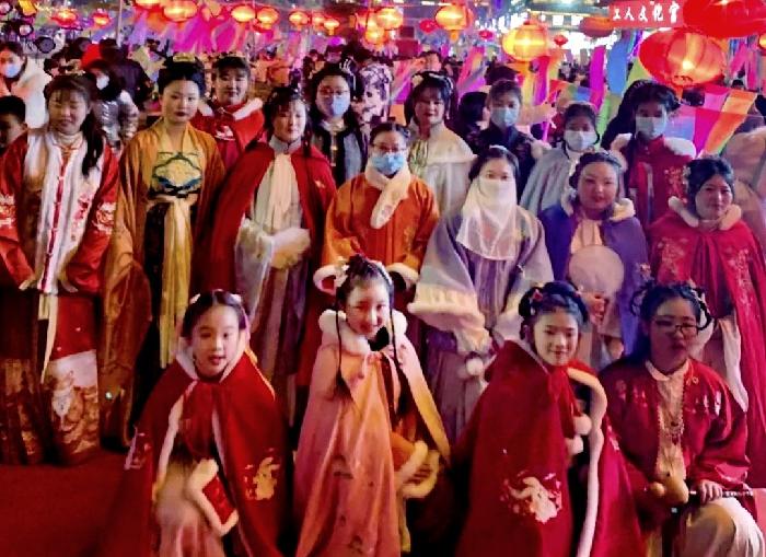 河南许昌：穿上汉服闹元宵——许昌市汉服文化交流协会元宵节之夜（图12）