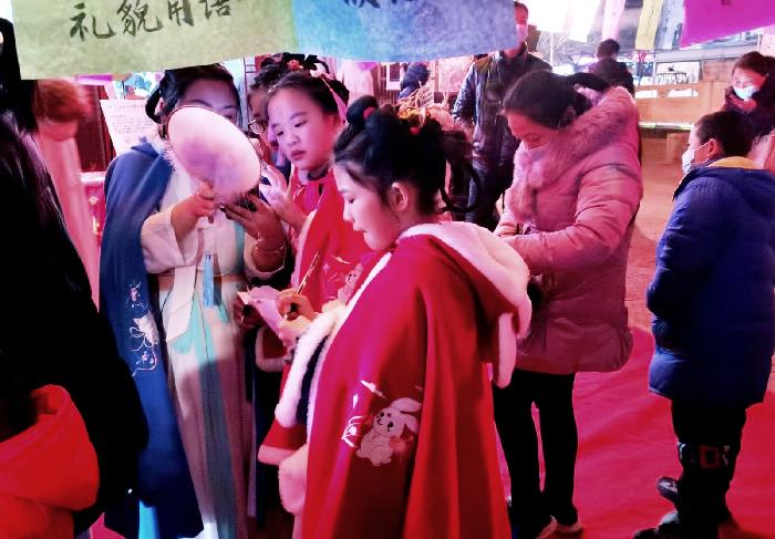 河南许昌：穿上汉服闹元宵——许昌市汉服文化交流协会元宵节之夜（图16）