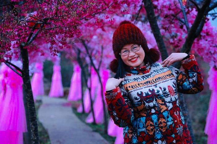 【海外诗译】精品双语朗诵《樱花岭的春天》(外一首)文|雪枫、译|张立中(澳洲)、合诵|相逢一笑&薇薇(图2)