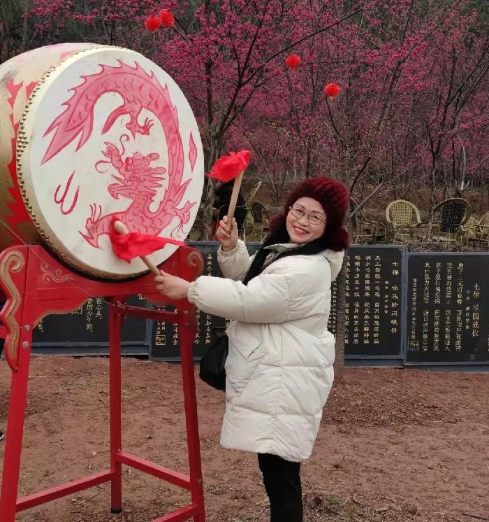 【海外诗译】精品双语朗诵《樱花岭的春天》(外一首)文|雪枫、译|张立中(澳洲)、合诵|相逢一笑&薇薇(图8)