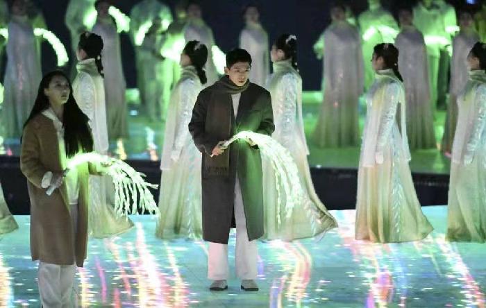 雪花飞-冬奥鸟巢不夜天——屏前听老谋子团队侃“雪花折柳(词林正韵)文/冯志清【冰心文化传】(图16)