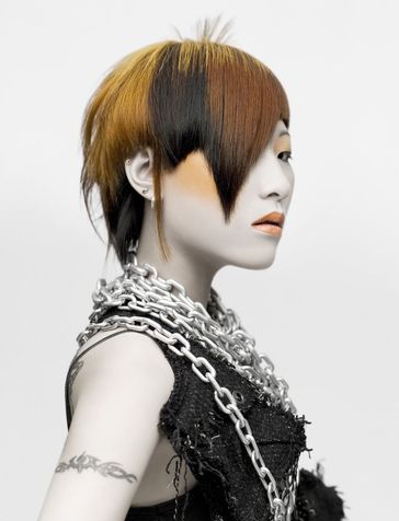 【新山东文学社】《戴锁链的女人》作者/王建生 主播/清风（图3）