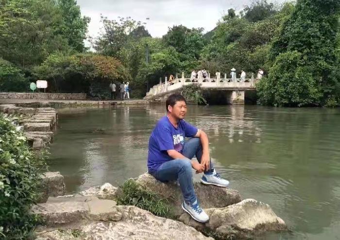 《中国爱情诗刊》 【中国爱情诗人档案】(第4224期)贵州诗人:何舒的诗(图2)