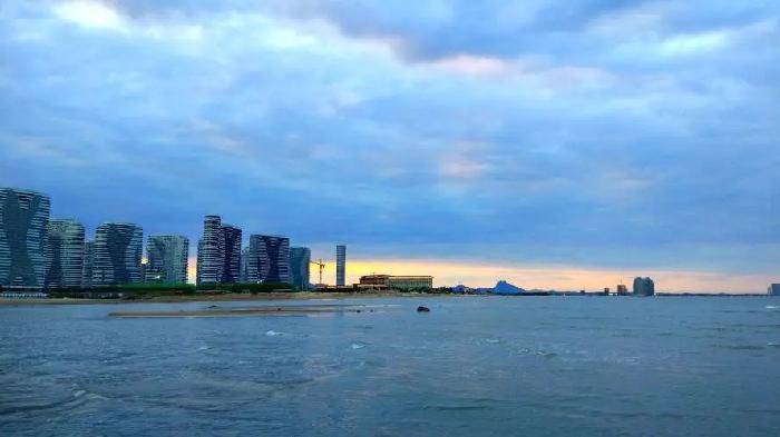 付立中老师倾情演绎陈大瑀老师的精品佳作：绥中 我们的城｜海外头条（图4）