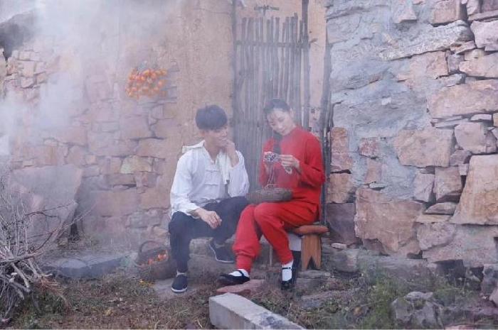 【新诗大观】红土地上的爱情绝唱||作者 : 秦岭风||朗诵 :向往/万里天(图2)