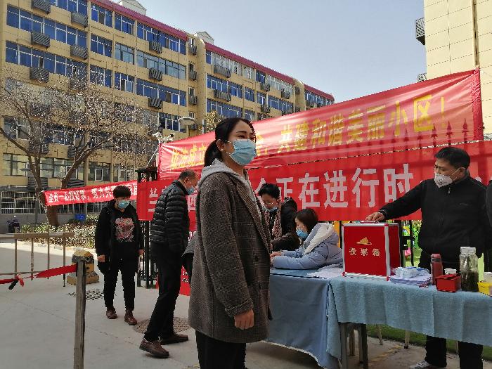 【兰泰快讯三】经过兰泰花园业委会筹备组和热心业主、志愿者的不懈努力，首届业主大会今天顺利召开（图3）