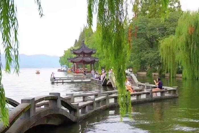《旧城南春早行》作者/胡焕新 主播/神话 编辑/胡琴