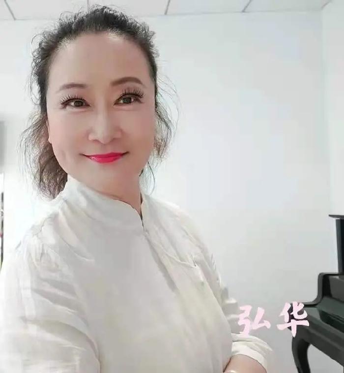 弘华老师倾情演绎火凤凰（海外）的作品：诗情的花朵在三月绽放｜海外头条（图7）