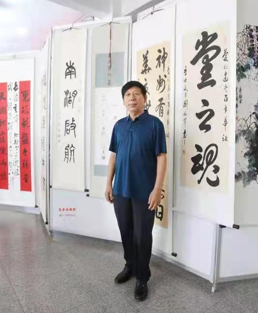 作家诗人 ‖ 刘海军/诗:我的老乡‖ 李炳天作词 ‖ 褚玉生作曲 ‖ 赵煜邦演唱〔推荐精品诗歌〕(图2)