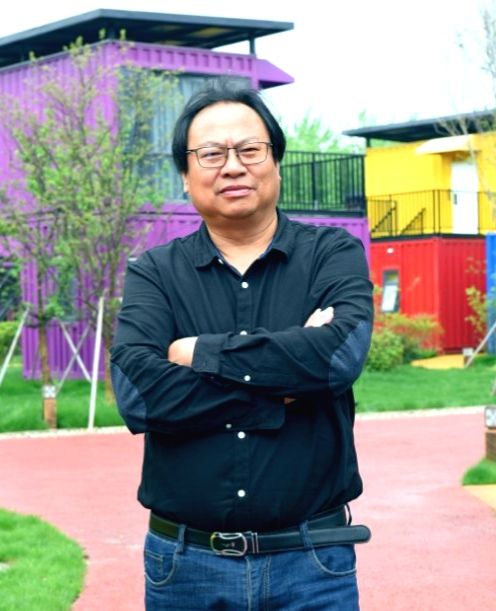 谷未黄的诗:我们与纸老虎的爱情(组诗)