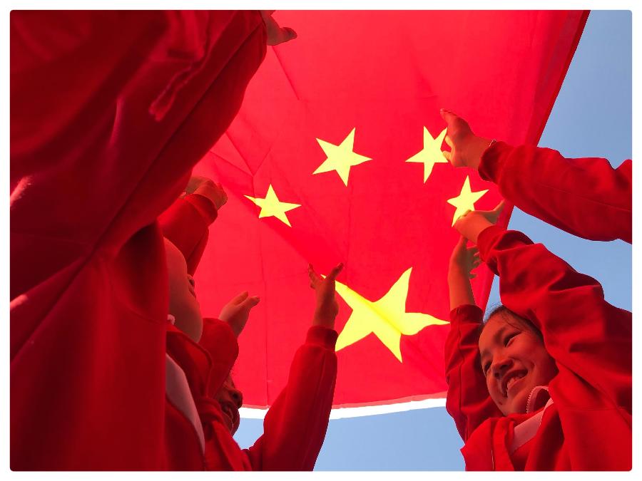 当代诗人欧震中国诗系列ll中国心ll朗诵 刘颖 延午 吴涵伟 孙守志 杨金兰 幽梦 徐丽敏 董新明(图6)