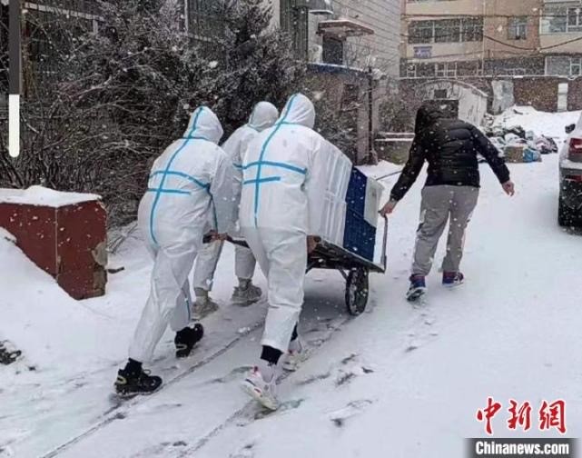 长春,感谢你——献给支援长春的抗疫英雄们 作者/王建议 诵读/白 莉(图4)