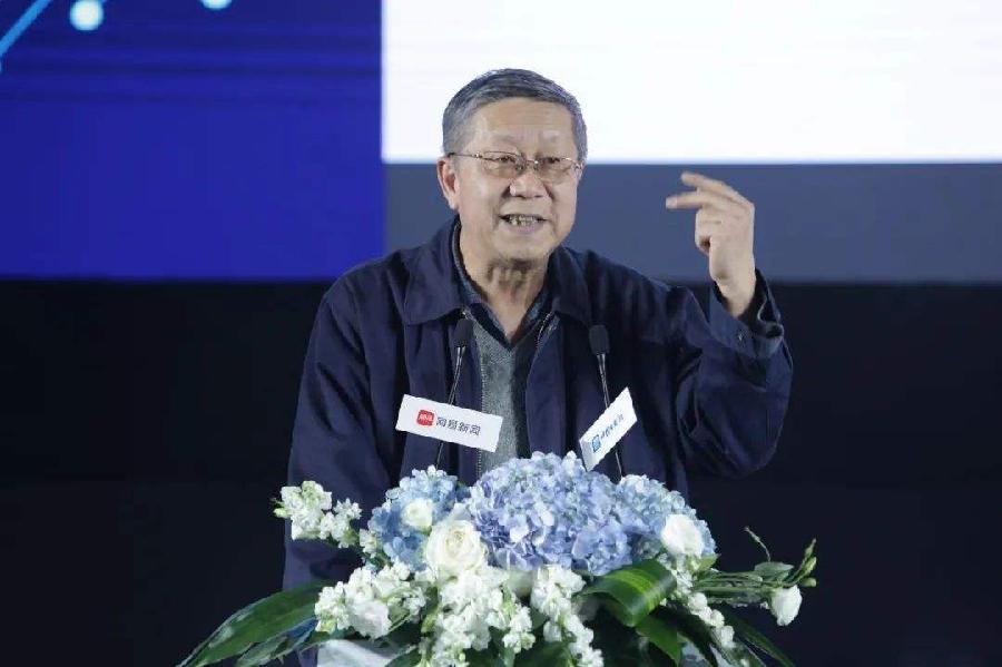 连云区星火诗社八十二期个人专辑《中华诗学会顾问一唐双宁》(图2)