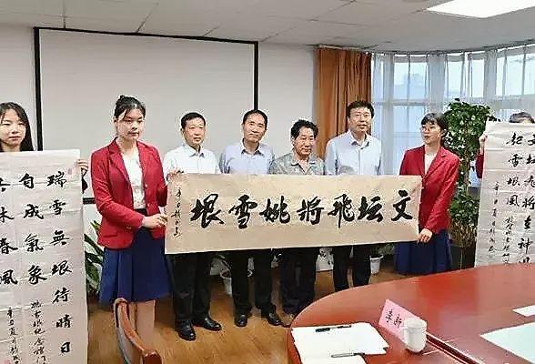 【雅诗总会】草根评论家学术生命的活化石(图6)