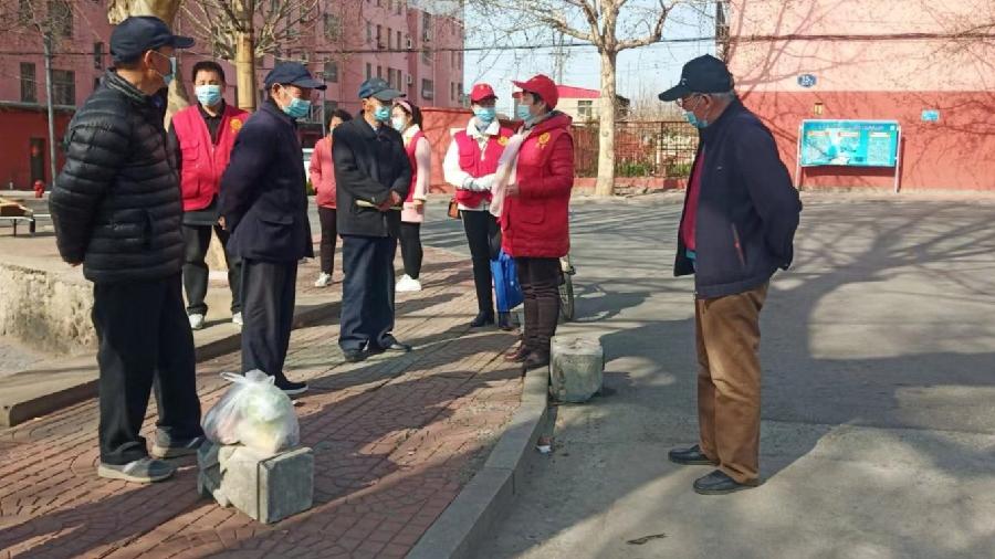 配合社区疫情防控 文明劝导志愿在行动