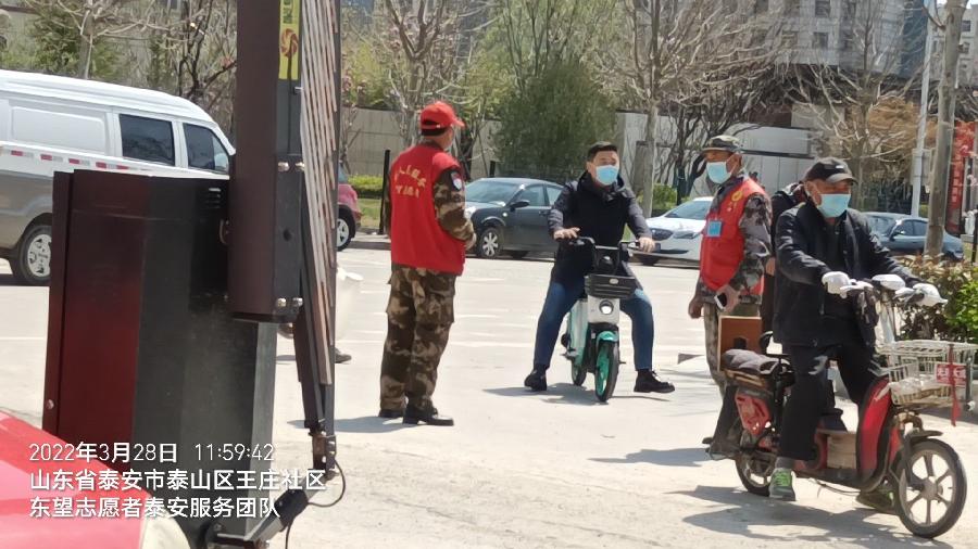 访群众听民意 防疫再鼓干劲（图2）