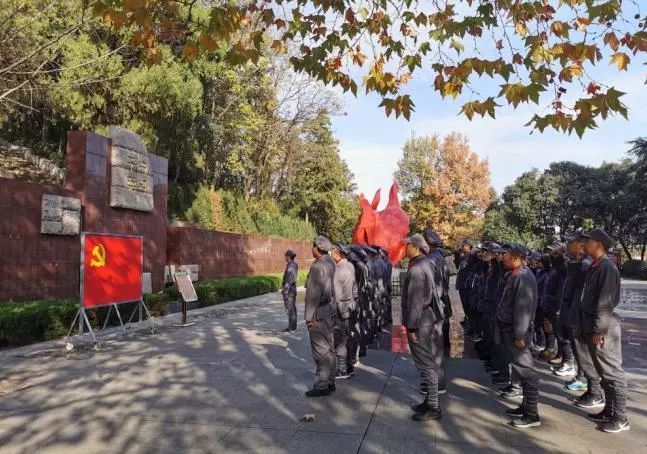 配乐诗朗诵《大别山之歌》作者/关民 主播/边城 编辑/胡琴(图6)