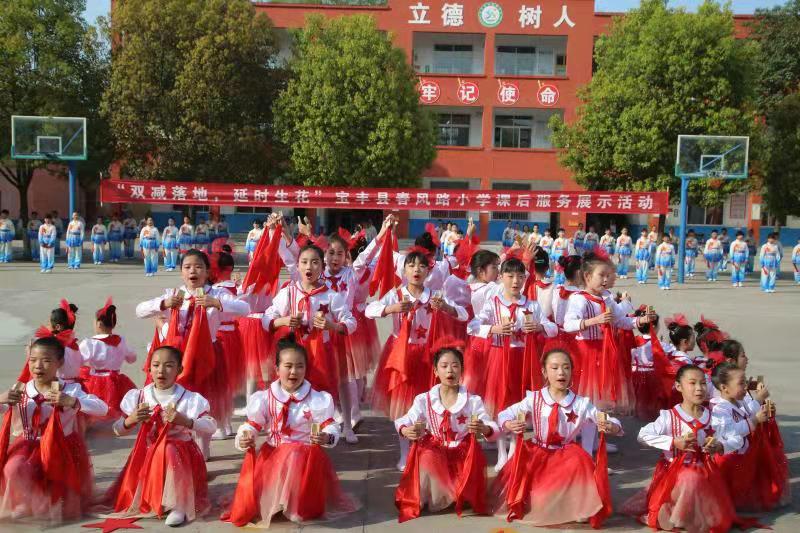 河南:“双减”落地“延时”生花——宝丰县春风路小学课后服务展示活动(图3)