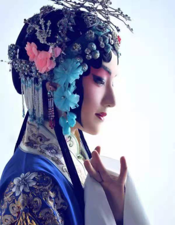 广播剧：青衣｜根据作者 ·毕飞宇《青衣》改编 ｜海外头条（图6）