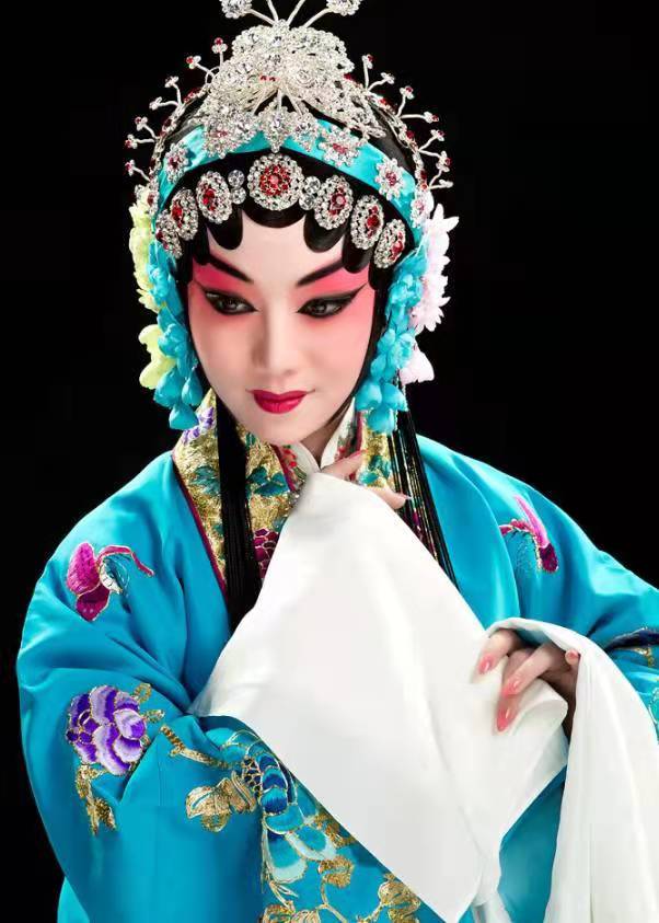 广播剧：青衣｜根据作者 ·毕飞宇《青衣》改编 ｜海外头条（图3）