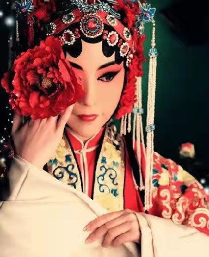 广播剧：青衣｜根据作者 ·毕飞宇《青衣》改编 ｜海外头条（图4）