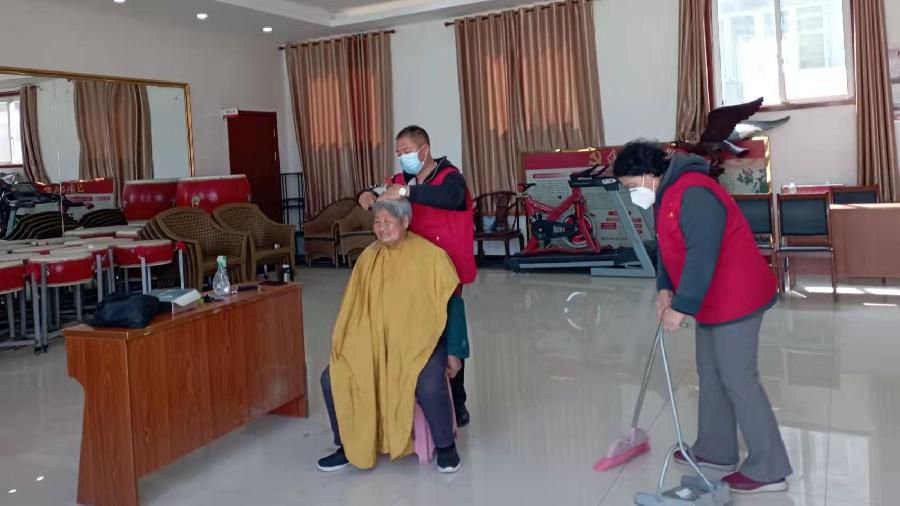 疫情期间志愿红 尽职尽责为百姓（图4）