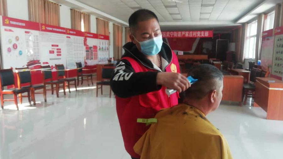 疫情期间志愿红 尽职尽责为百姓(图3)