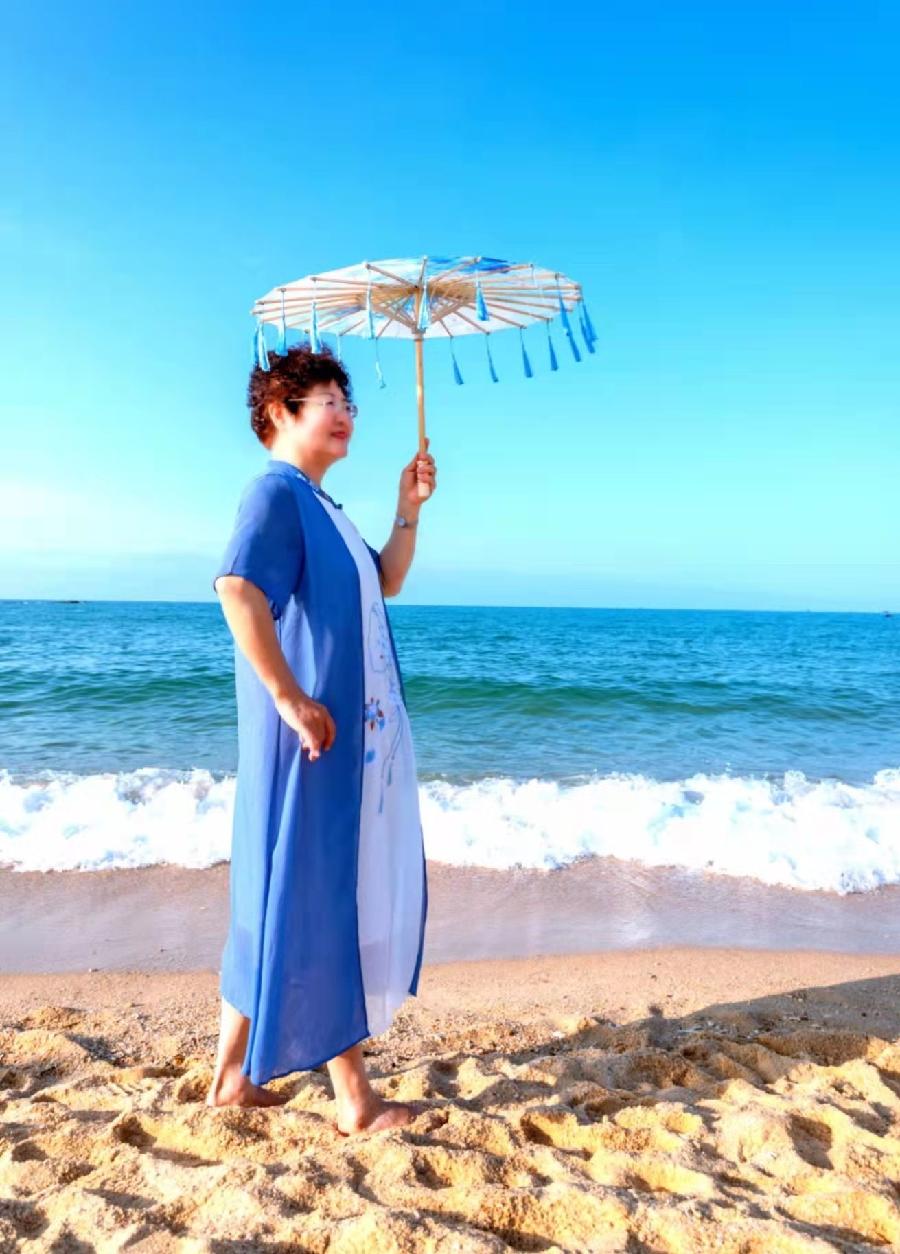 月儿散文《油纸伞撑起怀旧的情结》主播：月儿； 编辑：香乡【北疆头条】（第194期）（图8）