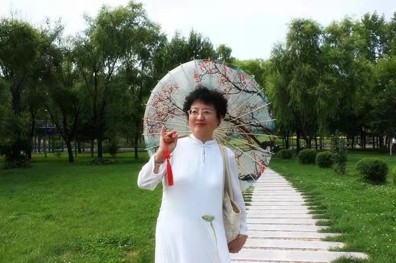 月儿散文《油纸伞撑起怀旧的情结》主播：月儿； 编辑：香乡【北疆头条】（第194期）（图10）