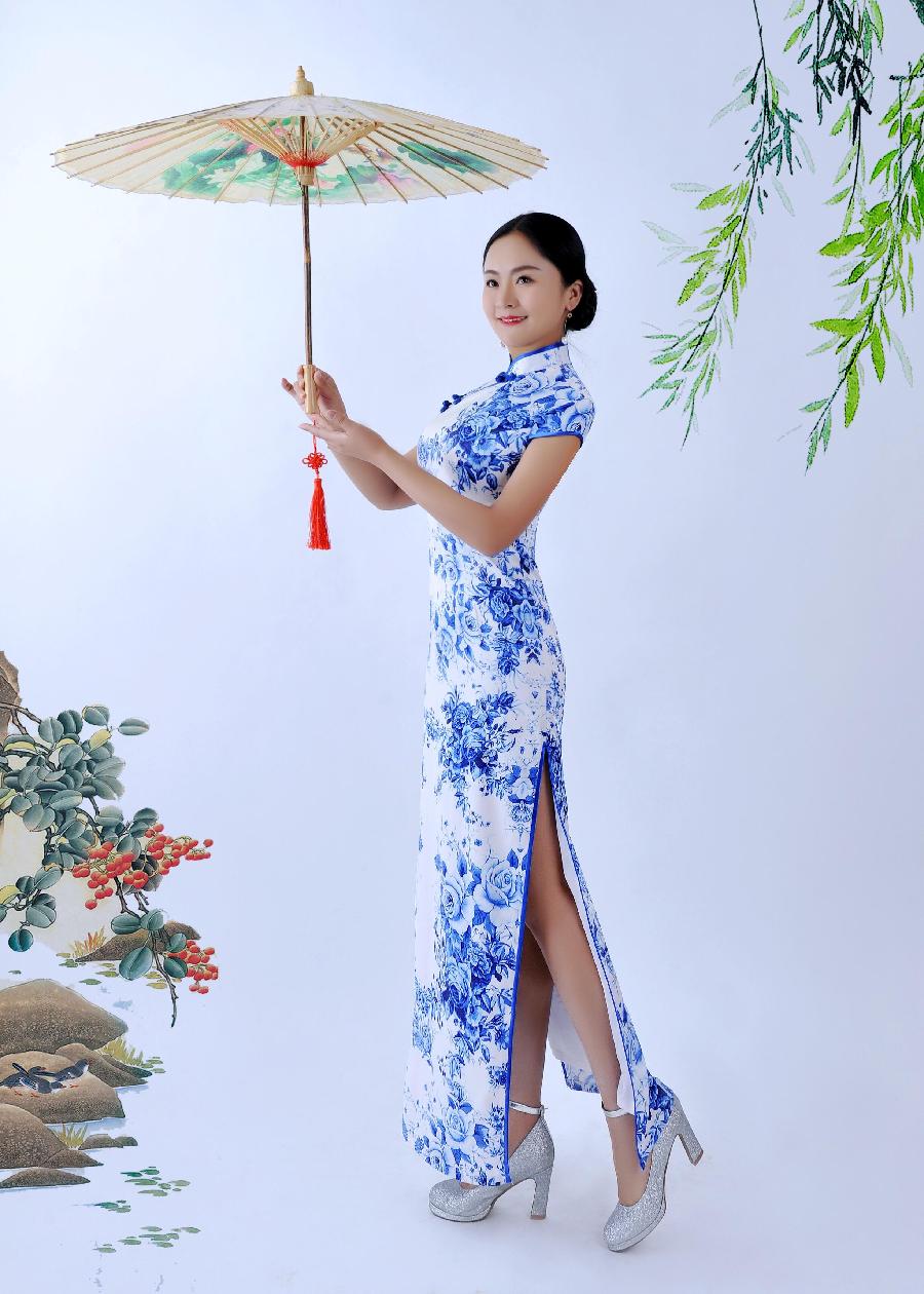 月儿散文《油纸伞撑起怀旧的情结》主播：月儿； 编辑：香乡【北疆头条】（第194期）（图5）