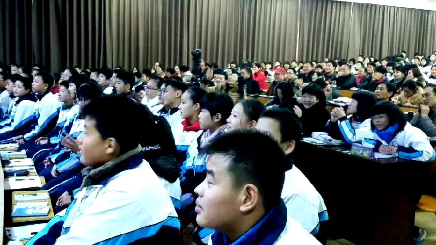 河南日报:南阳十九中开启新教育的破冰之旅(图2)