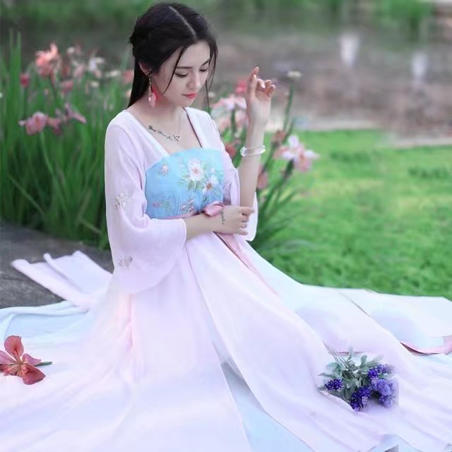 〔诗词小辑〕作者:王新华(河北)【冰心文化传媒】(图4)
