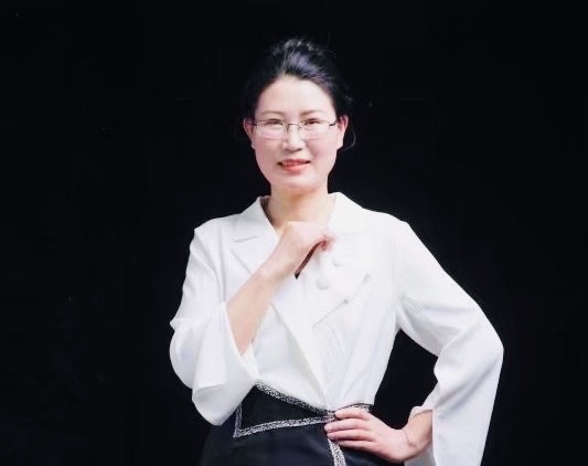 【海外诗译】精品三语朗诵《相聚》作者｜姜兰、英译｜静好、审译｜魏红霞、朗诵｜云舒（图2）