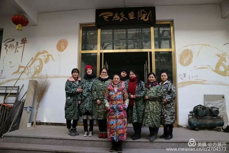 艺术家萧宽迎新年2018元旦为女儿萧楠怡然领衔主笔巨壁八百平米【五百罗汉】成功供奉内蒙古寺庙喝彩（图26）