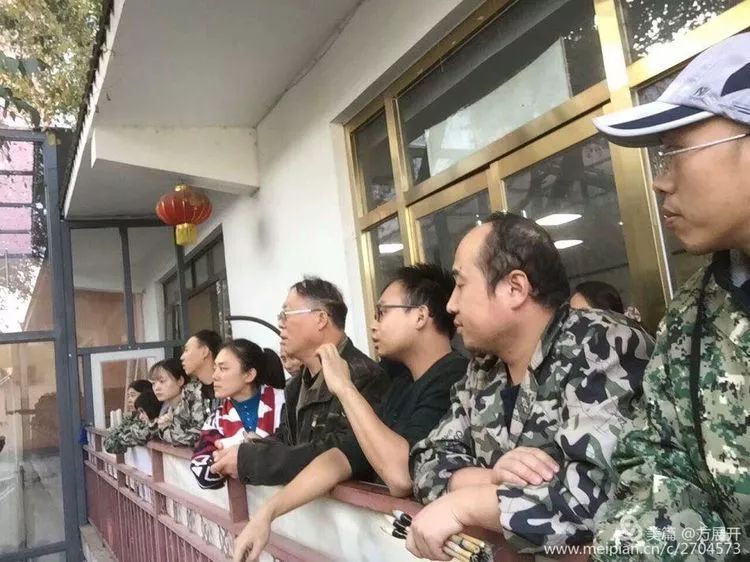 艺术家萧宽迎新年2018元旦为女儿萧楠怡然领衔主笔巨壁八百平米【五百罗汉】成功供奉内蒙古寺庙喝彩（图33）