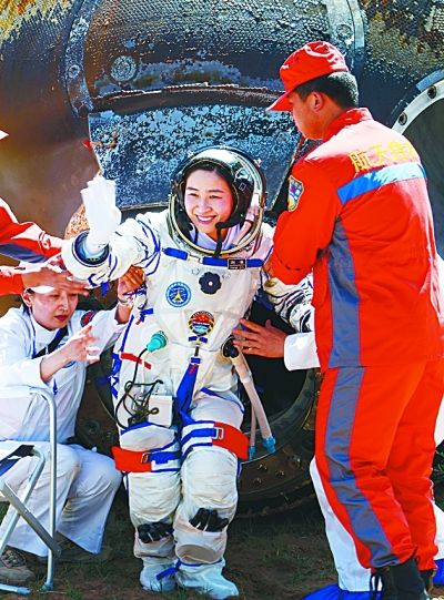 歌颂祖国十三号胜利反航诗歌专集五篇：彤星、祥云、施伟远、于（图8）